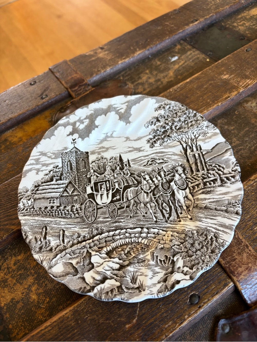 Vintage Myott "Royal Mail" Plate 7" | Castlecore Medieval Decor